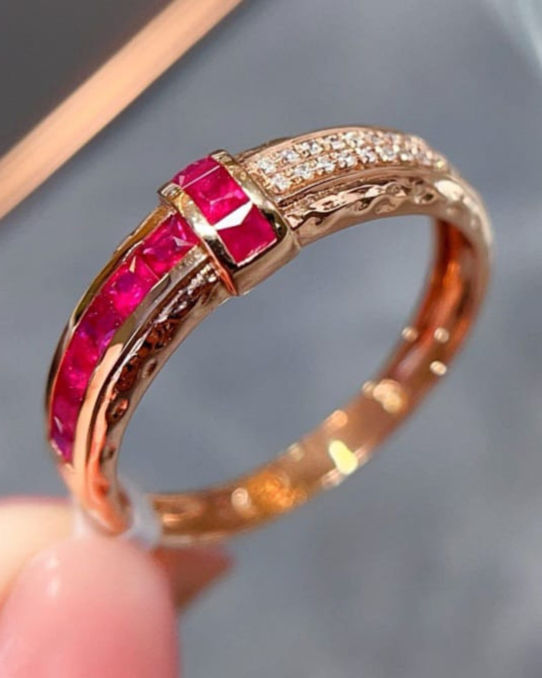 Anel Royal Princess — Rubi Sangue de Pombo de Moçambique & Diamantes em Ouro Rosé 18 Kilates - Imagem 2