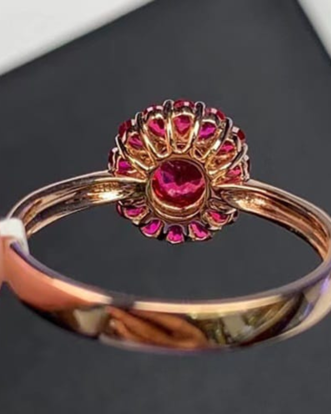 Anel Royal Pigeon Rubi Sangue de Pombo com Diamantes - Imagem 2