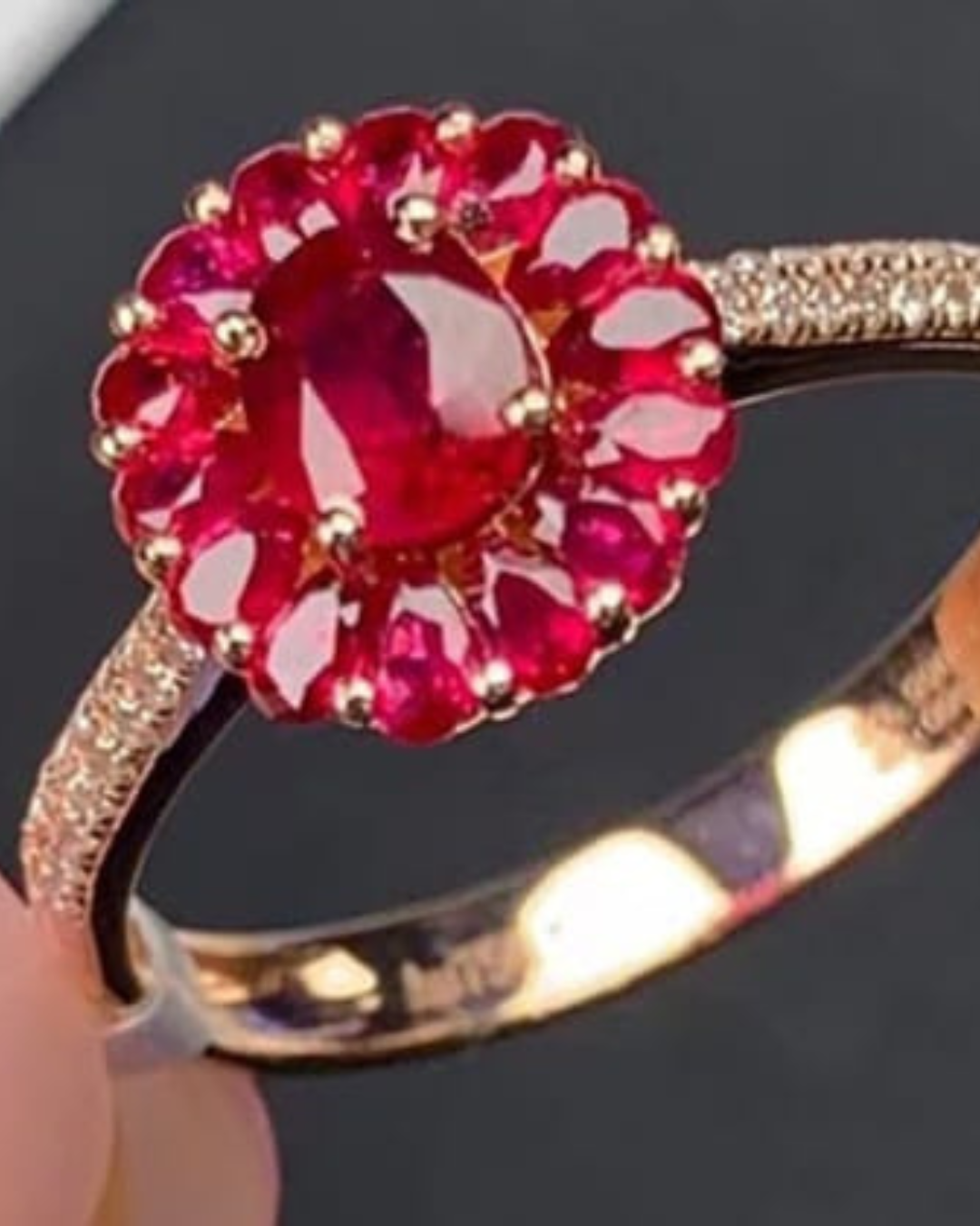 Anel Royal Pigeon Rubi Sangue de Pombo com Diamantes - Imagem 4